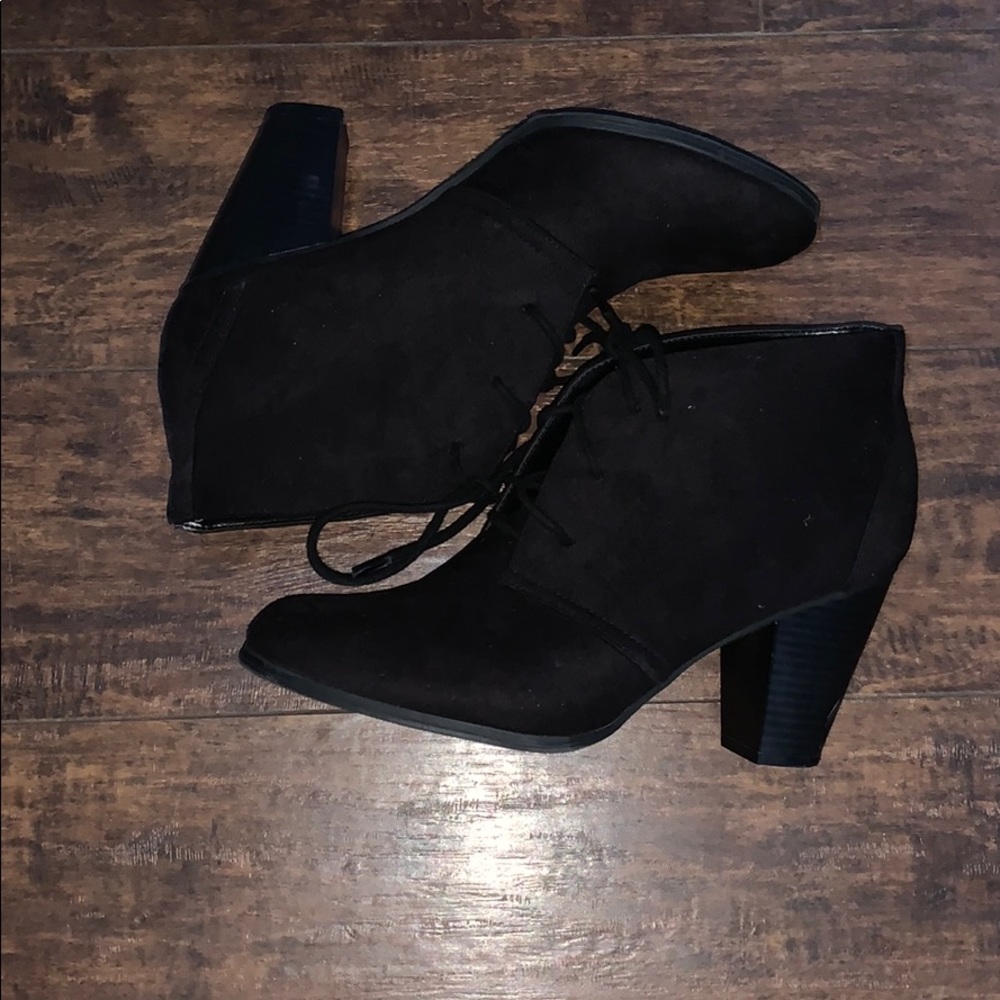 Black wedged heels